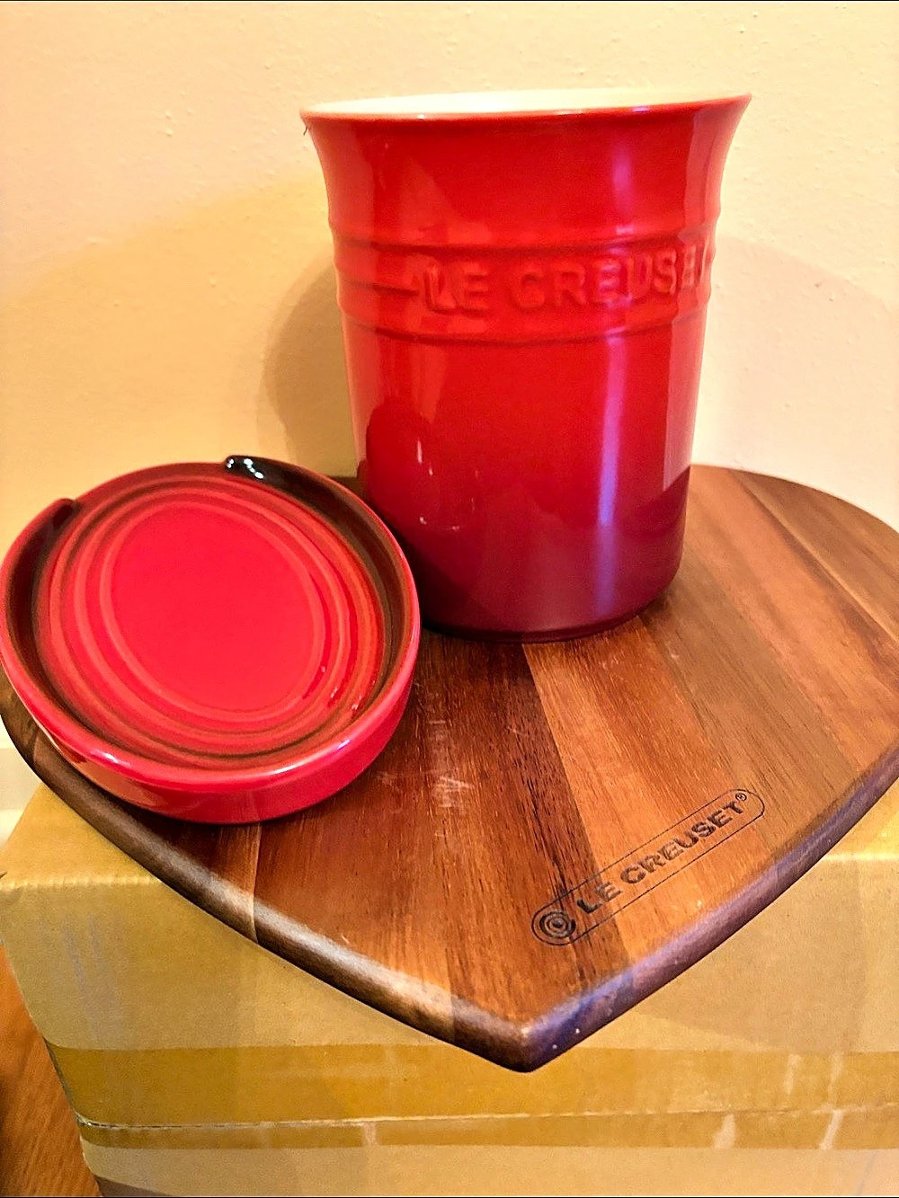 Le Creuset Stoneware Utensil Crock with Spoon Rest - Picture 2 of 10